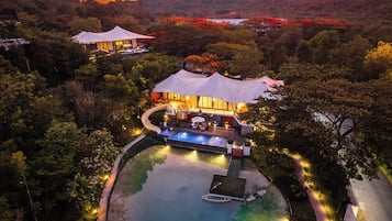 Lakeside | Premium bedding, pillow-top beds, free minibar, in-room safe