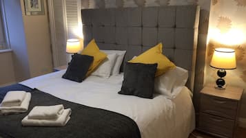 Deluxe Apartment, 1 King Bed, Kitchen, City View | 1 bedroom, premium bedding, individually decorated
