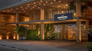 A modern hotel entrance with a sign reading "NOVOTEL HOTELS & RESORTS". - Novotel Curitiba Batel (Curitiba)