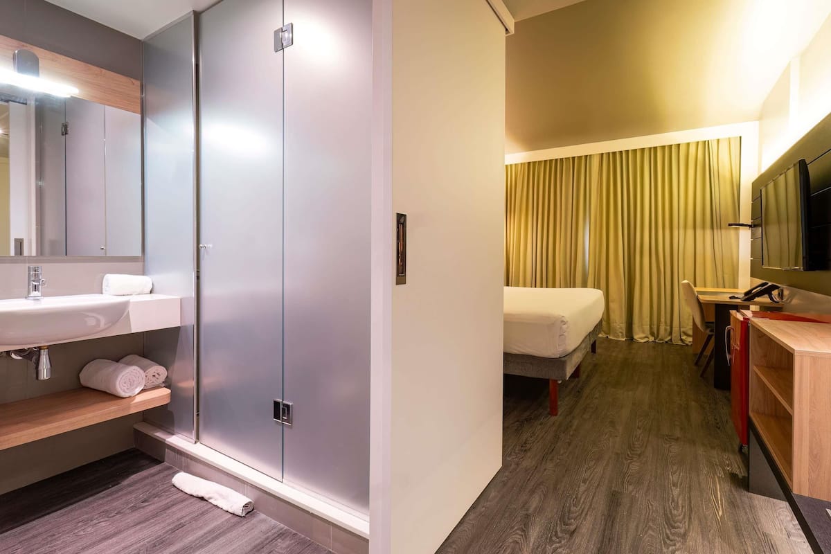 Pillowtop beds, minibar, in-room safe, desk