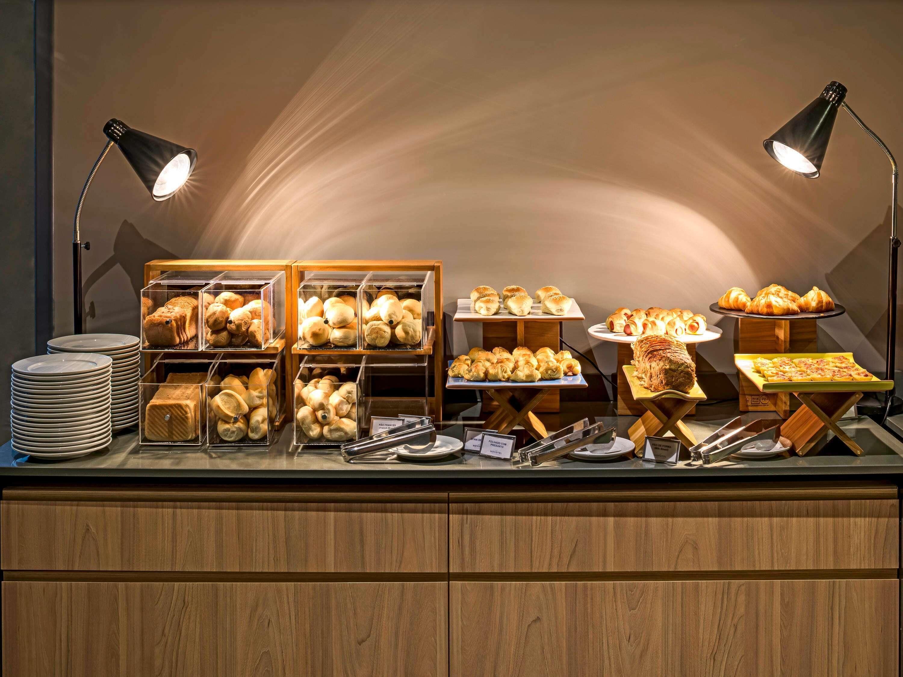 Daily buffet breakfast (BRL 70.00 per person)