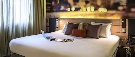 Surmatelas, minibar, coffres-forts dans les chambres, bureau