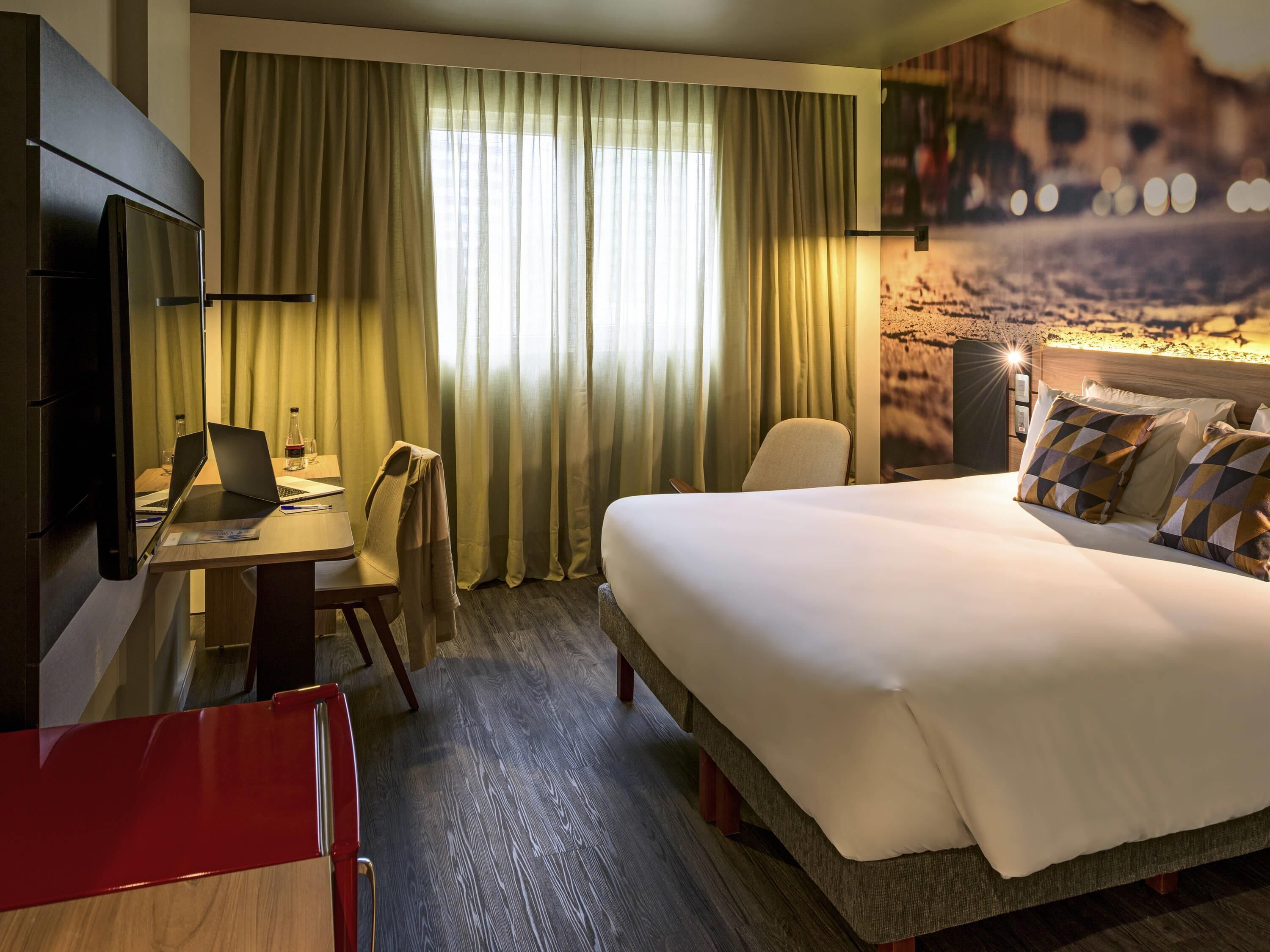 Pillowtop beds, minibar, in-room safe, desk