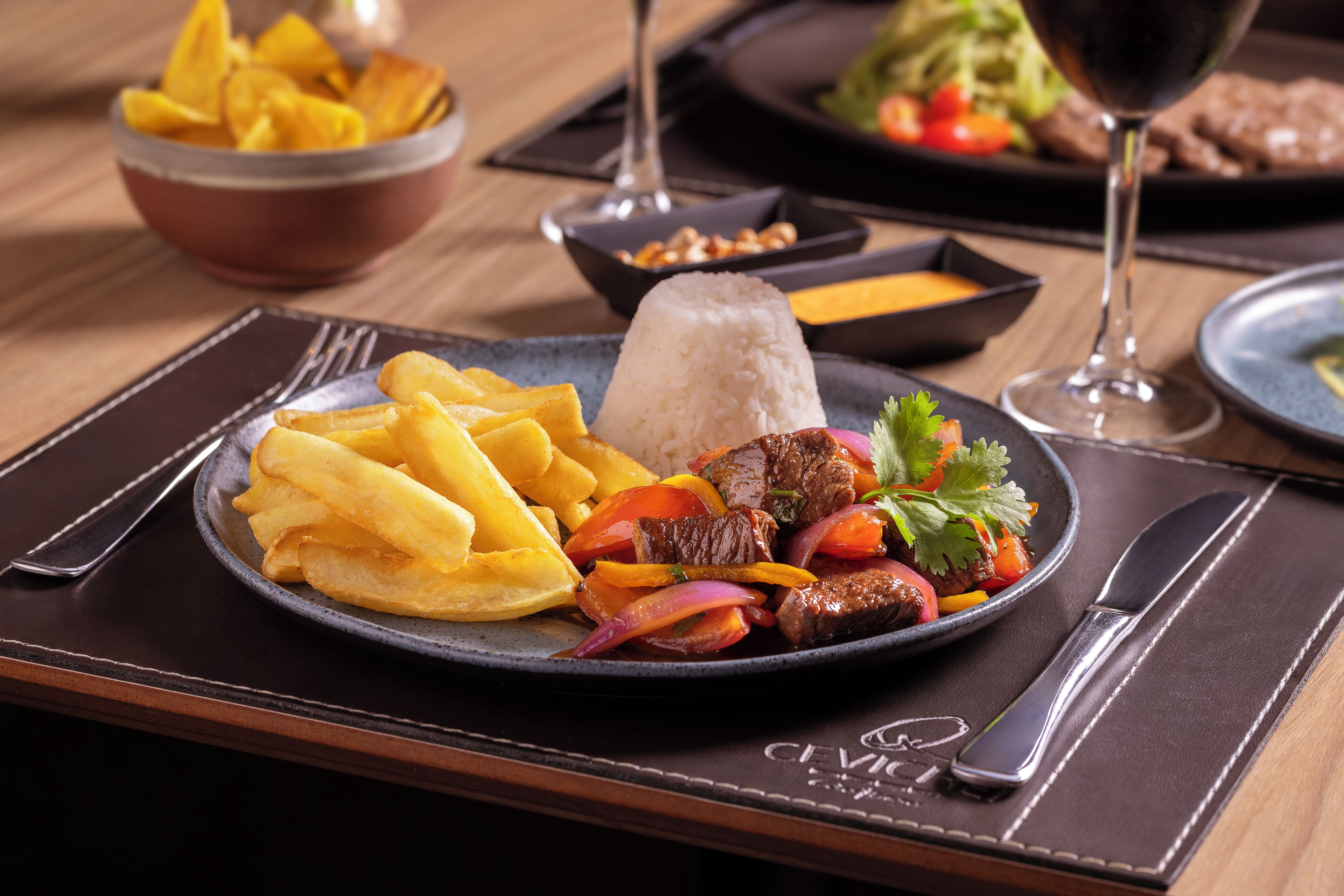 lunch and dinner served, peruvian cuisine