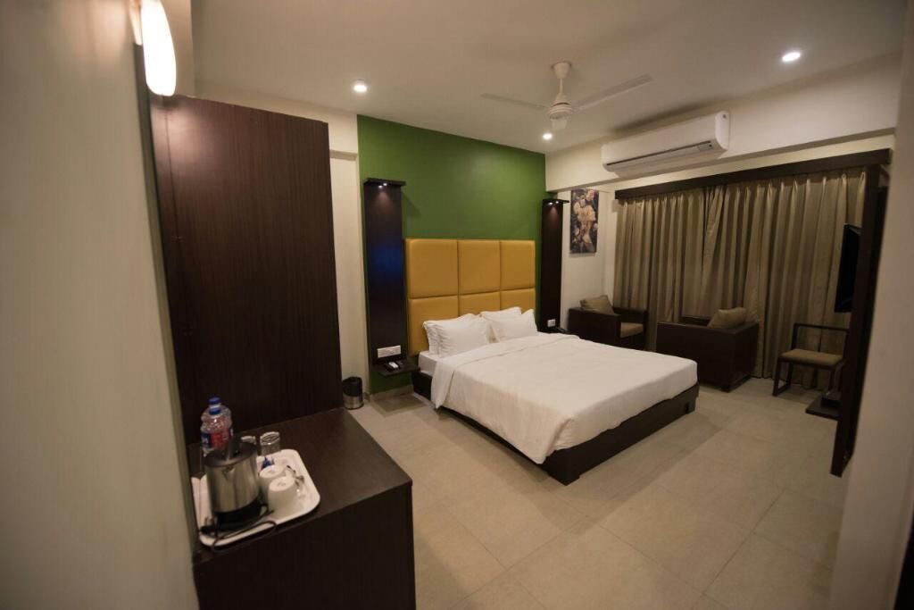 In-room safe, free rollaway beds, free WiFi