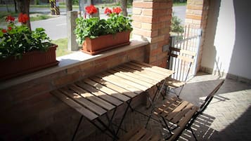 Familien-Vierbettzimmer, 1 Schlafzimmer | Terrasse/Patio