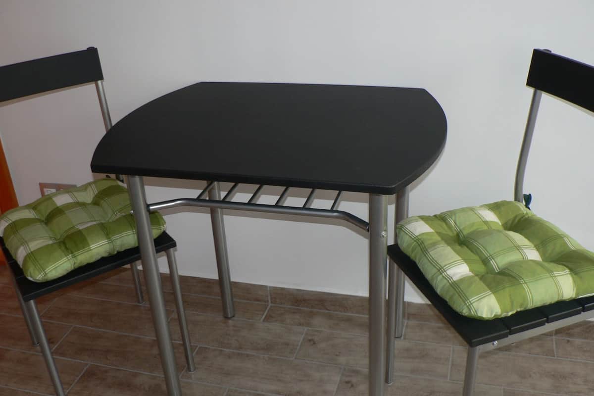 Comfort studio, 1 slaapkamer | Dineren in de kamer