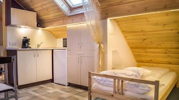 Economy Loft, 1 Bedroom | Desk, free WiFi, bed sheets
