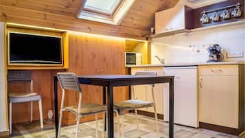 Family Loft, 1 Bedroom | Private kitchenette | Fridge, microwave, stovetop, coffee/tea maker