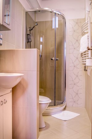 Comfort-huoneisto, 1 makuuhuone | Kylpyhuone | Suihku, ilmaiset hygieniatuotteet, hiustenkuivaaja, pyyhkeet