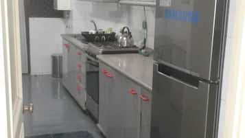 Appartamento, 2 camere da letto | Cucina privata | Frigorifero con congelatore, forno, piano cottura