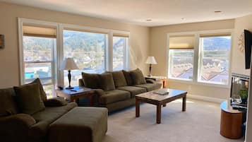 Luxury Condo, 2 Bedrooms, Kitchen, Partial Ocean View | Mountain view