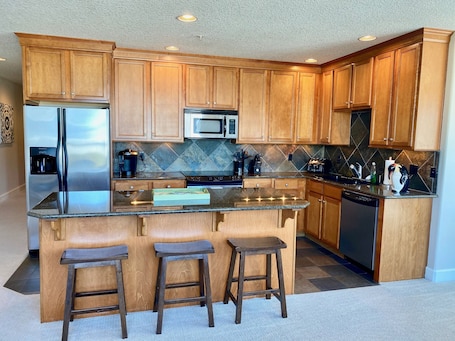 Premium Condo, 2 Bedrooms, Partial Ocean View | Private kitchen | Fridge, microwave, oven, stovetop