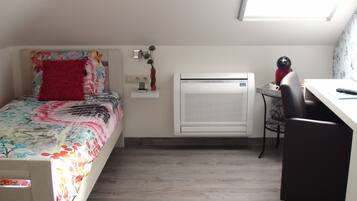 Phòng đơn Deluxe, 1 giường đơn | Minibar, bàn, phòng cách âm, bàn ủi/dụng cụ ủi quần áo