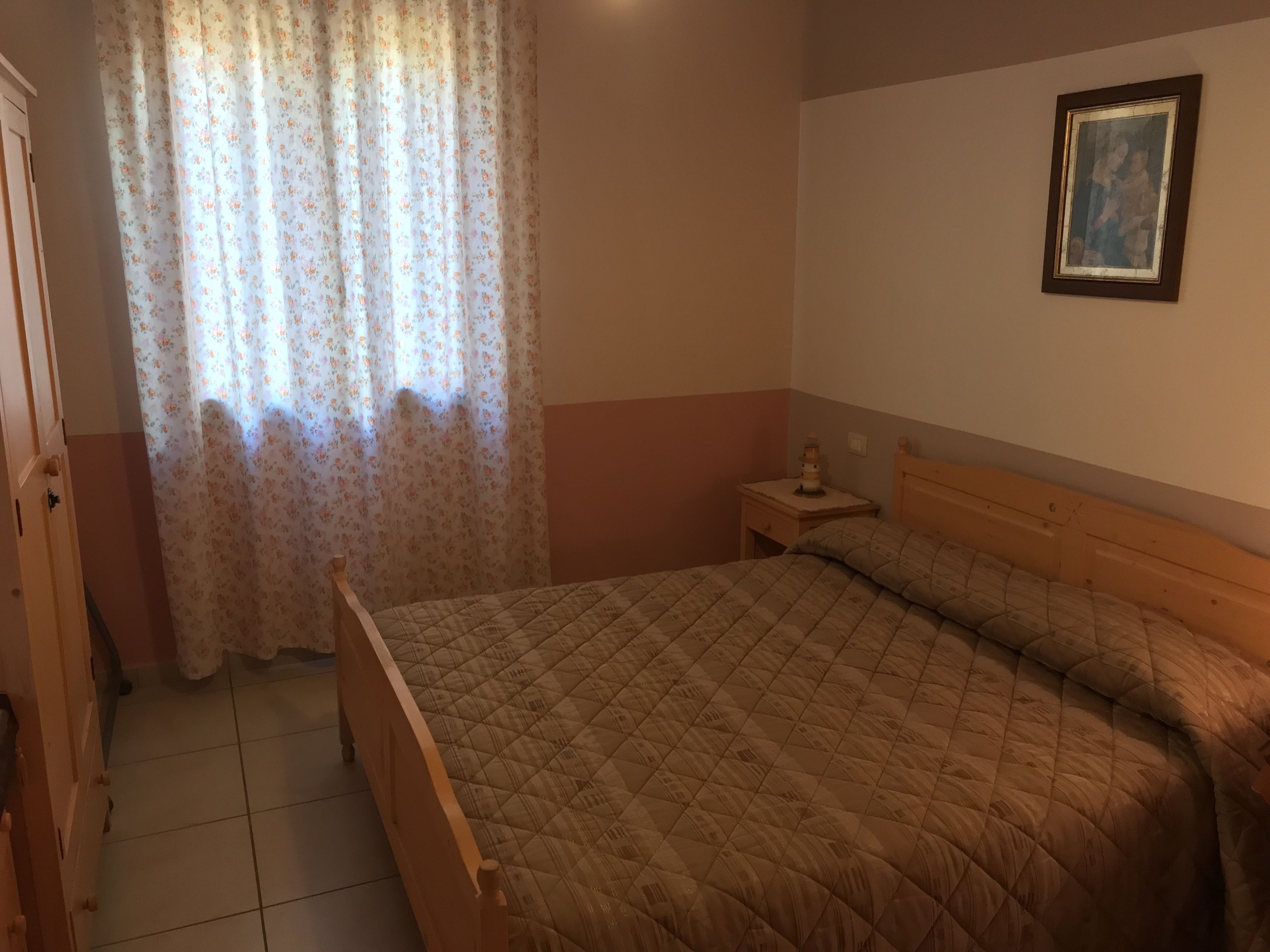 Premium bedding, in-room safe, bed sheets