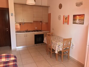 Leilighet, 1 soverom | Eget kjøkken | Kjøleskap, ovn, kokeplater og kjøkkenutstyr