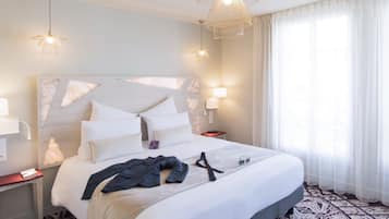 Privilege, Room, 1 King Bed | Minibar, in-room safe, desk, soundproofing