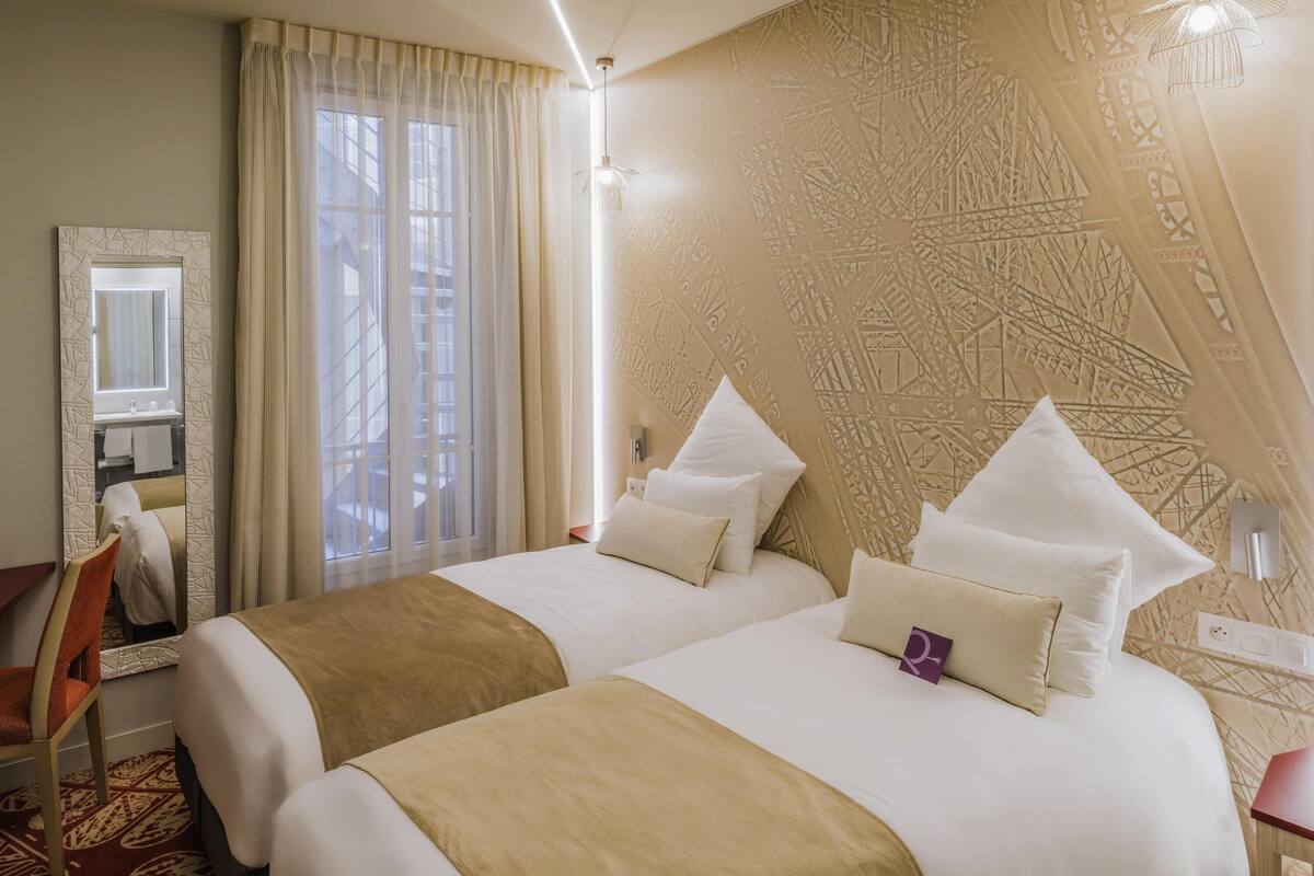 Chambre Standard avec lits jumeaux, 2 lits une place | Minibar, coffres-forts dans les chambres, bureau, chambres insonorisées