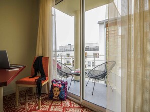Minibar, in-room safe, desk, soundproofing - Hôtel Mercure Paris Pont de Levallois Neuilly (Levallois-Perret)