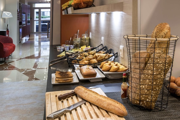 Tägliches Frühstücksbuffet (17.00 EUR pro Person)