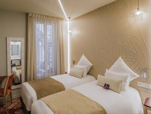 Standard Twin Room, 2 Single Beds | Minibar, in-room safe, desk, soundproofing - Hôtel Mercure Paris Pont de Levallois Neuilly (Levallois-Perret)