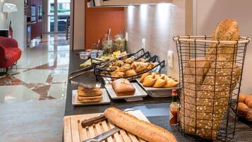 Dagelijks ontbijtbuffet (EUR 17.00 per persoon)