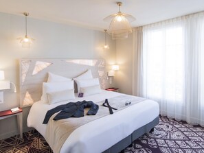 Minibar, in-room safe, desk, soundproofing - Hôtel Mercure Paris Pont de Levallois Neuilly (Levallois-Perret)