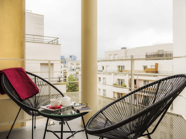 Minibar, coffre-fort, bureau, systĂšme dâinsonorisation