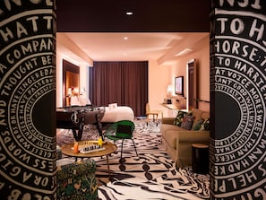 Room, 1 King Bed (XXL Mama) | Egyptian cotton sheets, premium bedding, pillow-top beds, in-room safe