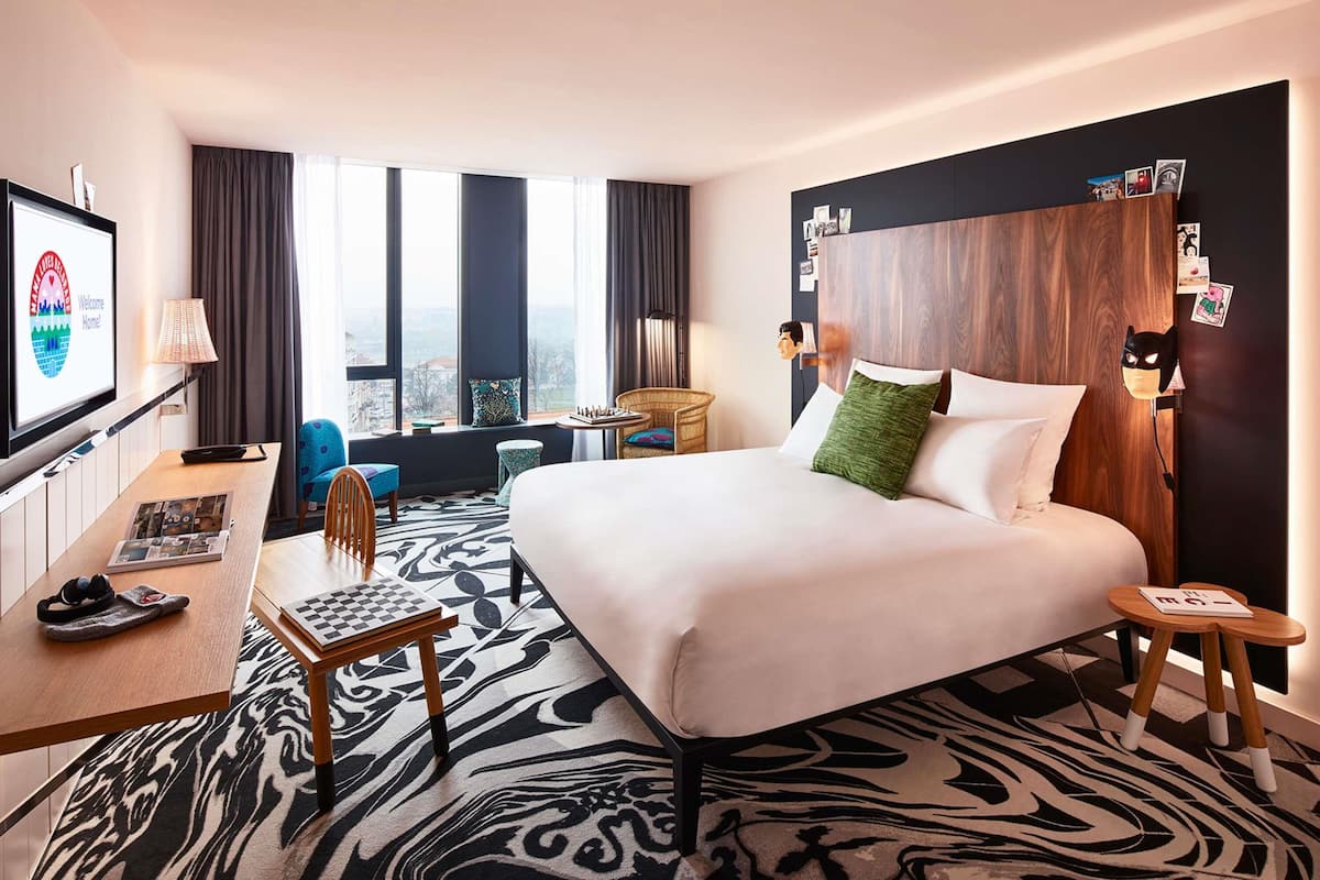 Room, 1 King Bed (Large Mama)