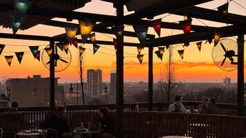 Breakfast, lunch, dinner served; international cuisine