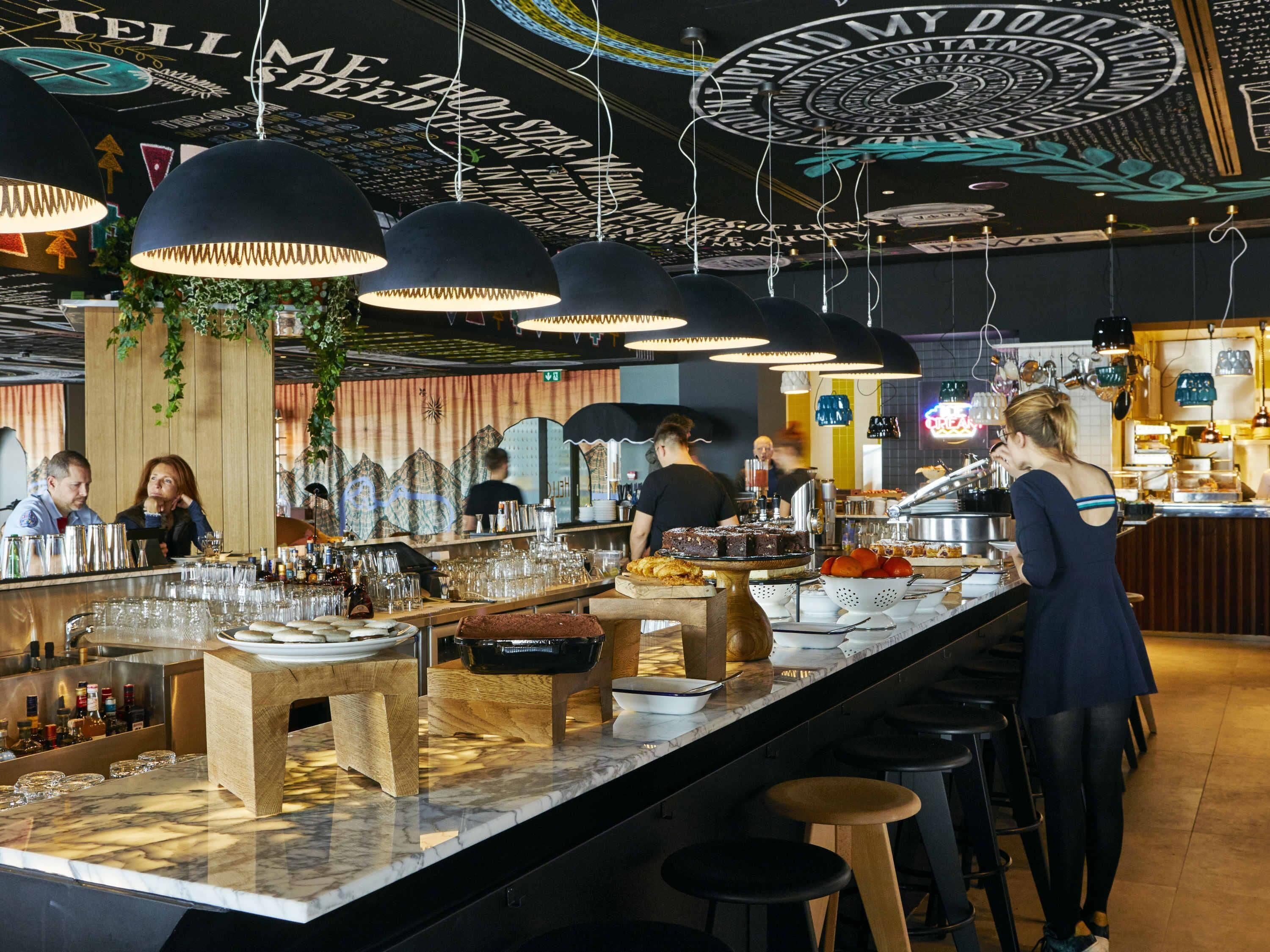 Frukostbuffé varje dag (EUR 15 per person)