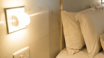 Minibar, két bảo mật tại phòng, bàn, màn/rèm cản sáng