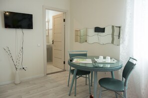 Escritorio, insonorización, wifi gratis y ropa de cama 