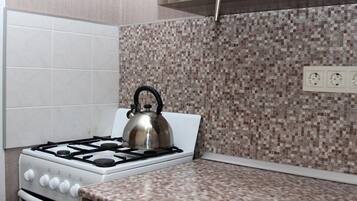 Apartment, 2 Schlafzimmer | Eigene Küche | Kühlschrank, Mikrowelle, Herdplatte, Wasserkocher mit Kaffee-/Teezubehör