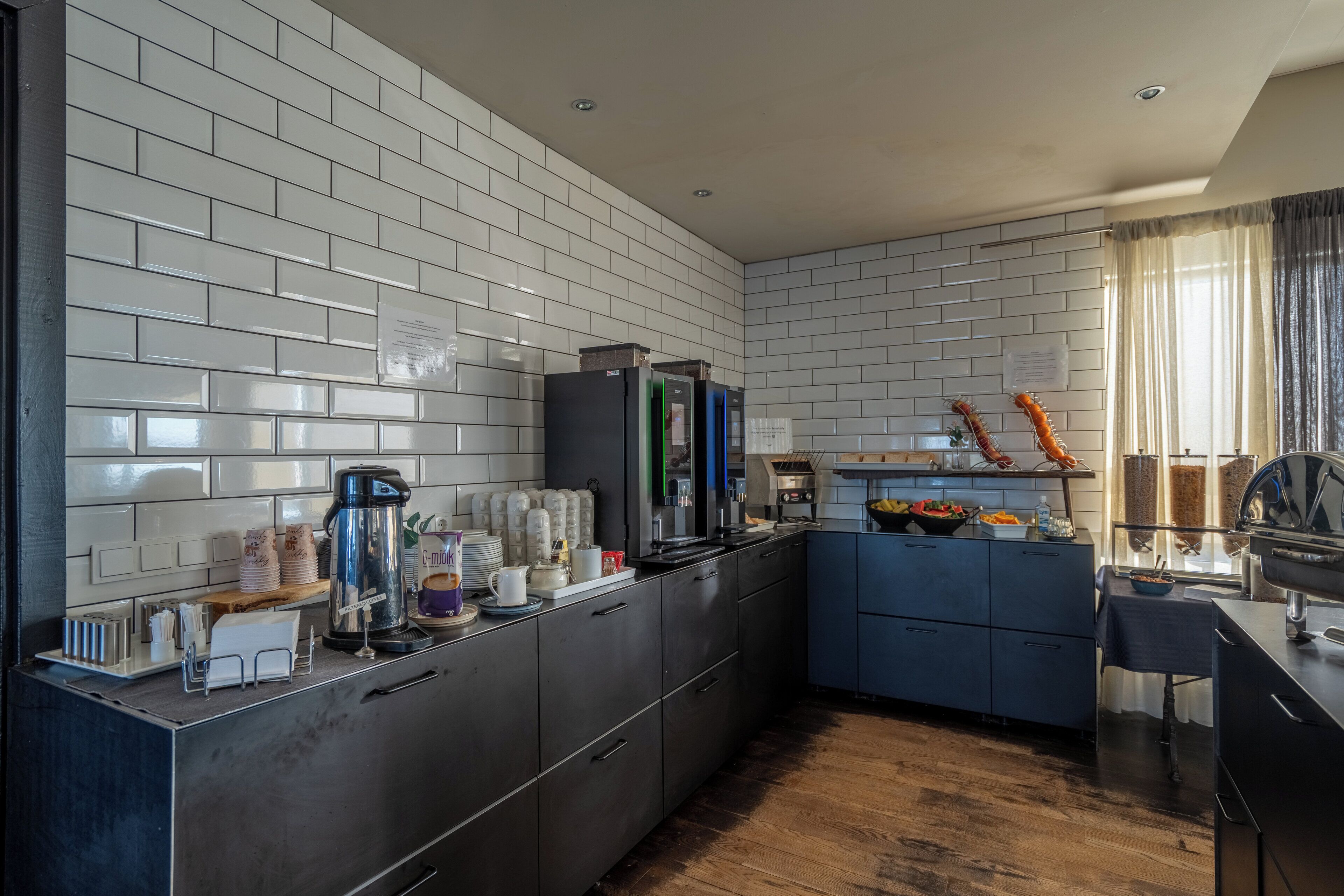 Free daily continental breakfast 