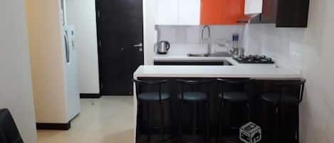 Apartemen, 2 kamar tidur | Dapur pribadi | Lemari es, oven, kompor, dan peralatan masak/sendok-piring