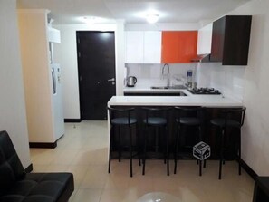 Apartment, 2 Bedrooms | Private kitchen | Fridge, oven, stovetop, cookware/dishes/utensils