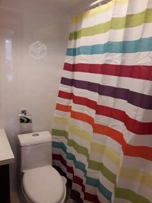 Apartment, 2 Bedrooms | Bathroom | Shower, towels