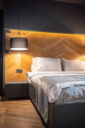 Minibar, in-room safe, desk, soundproofing - Hotel London B&B (Skopje)
