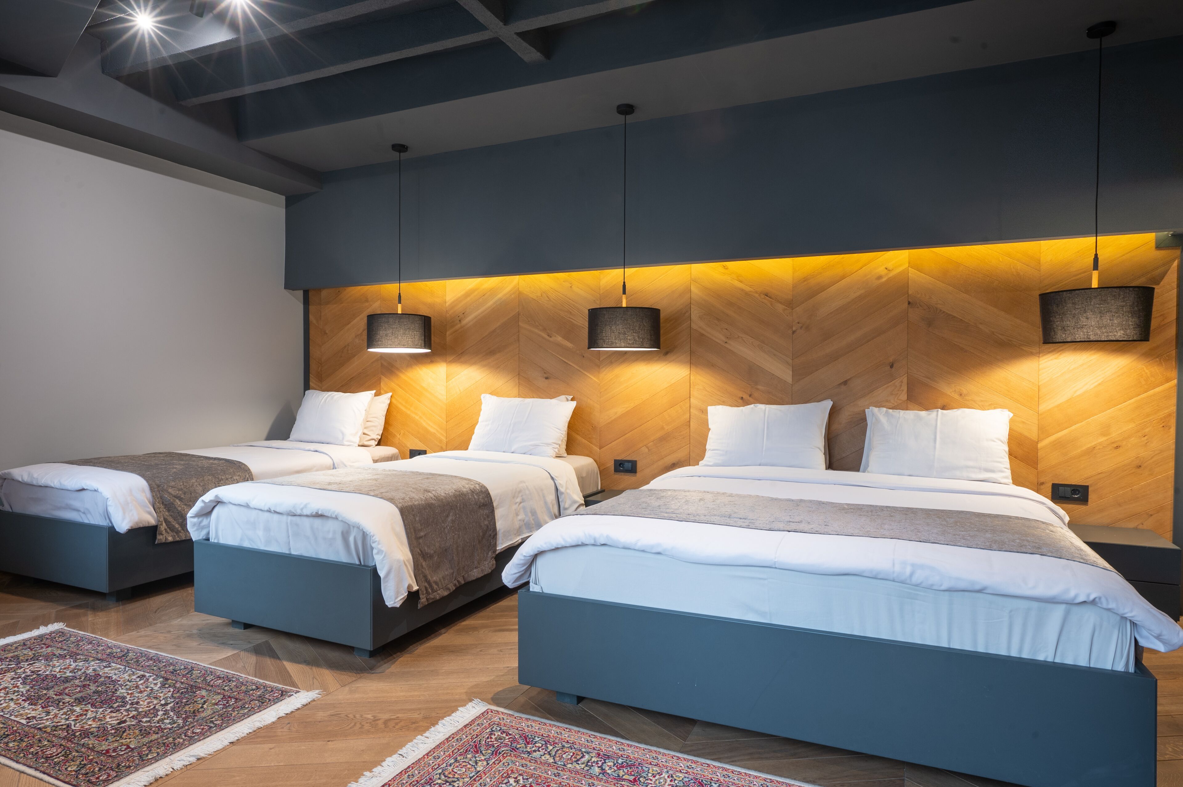 quadruple room, multiple beds | 1 bedroom, minibar, in-room safe, desk