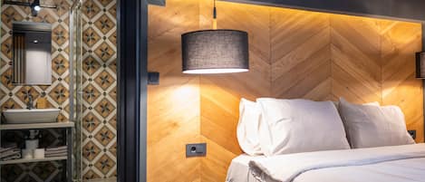 Triple Room, Multiple Beds | Minibar, in-room safe, desk, soundproofing