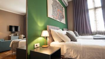 Deluxe Twin Room | 1 bedroom, minibar, in-room safe, desk