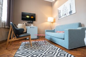 Tomannsrom – deluxe | Minibar, safe på rommet, skrivebord og lydisolert