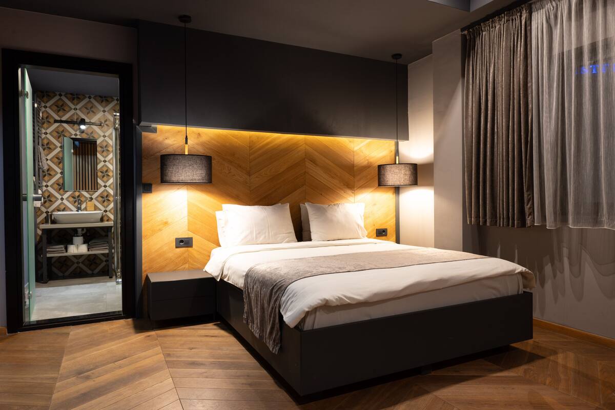 triple room, multiple beds | 1 bedroom, minibar, in-room safe, desk