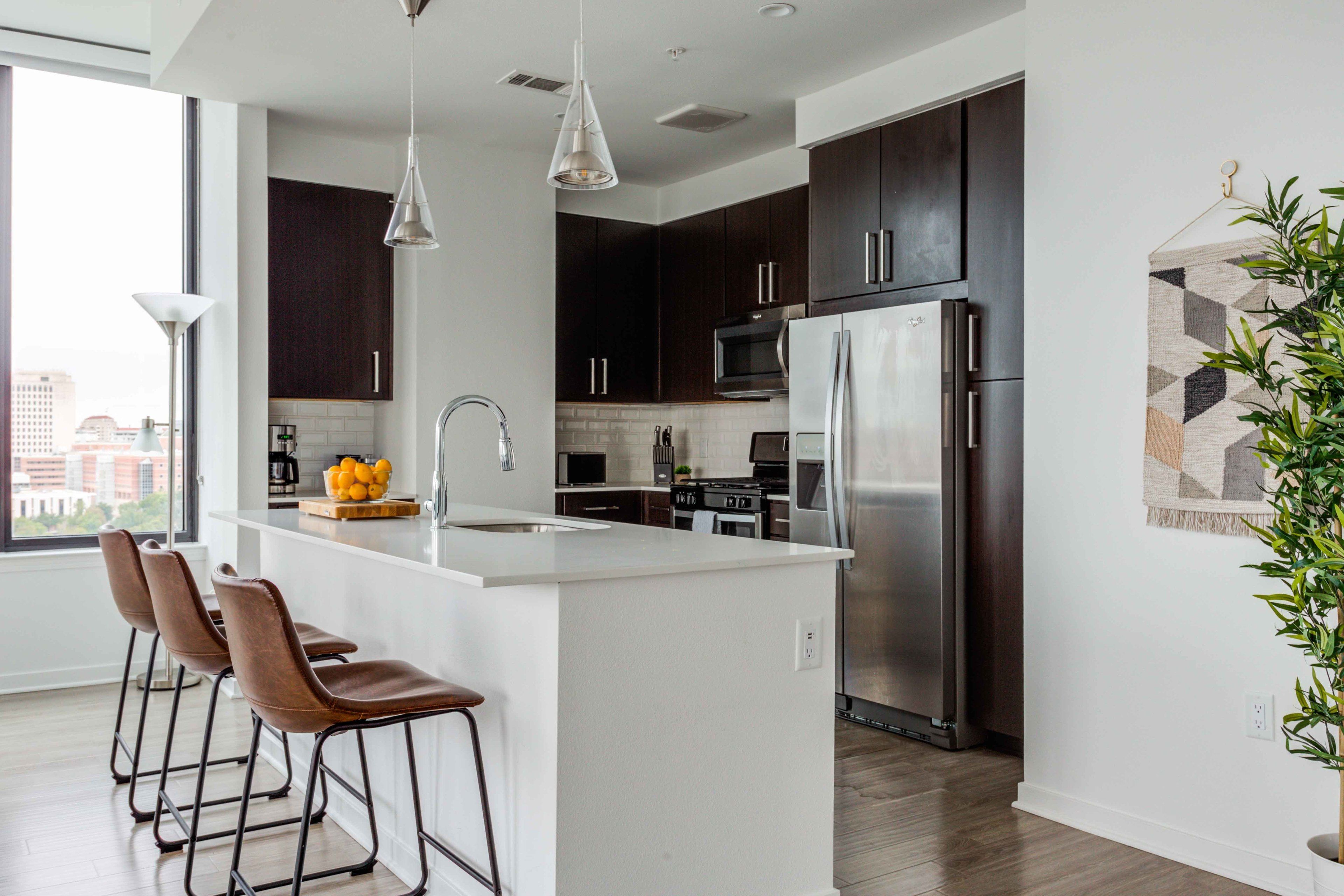 冰箱、微波炉、烤箱、炉灶