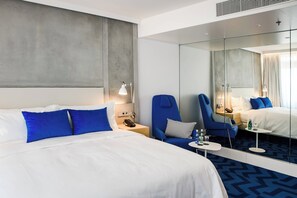 Suíte júnior, 1 cama King | Frigobar, cofres nos quartos, escrivaninha