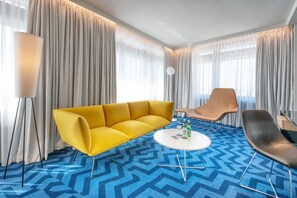 Minibar, safe på rommet, skrivebord og skrivebord for bærbar PC