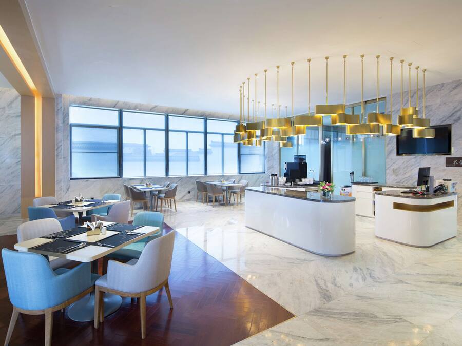 Breakfast, lunch, dinner served; international cuisine