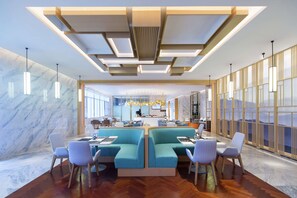 Breakfast, lunch and dinner served  - Hilton Garden Inn Qidong (Nantong)